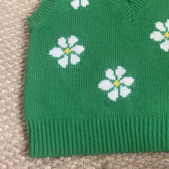 Just Polly Green Daisy Print Sweater Vest - Picture 6 of 10